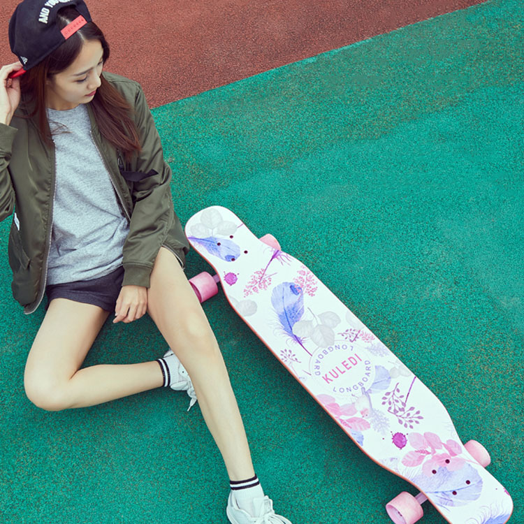 Apa wong anyar milih kanggo tuku skateboard lengkap utawa nglumpukake skateboard DIY?